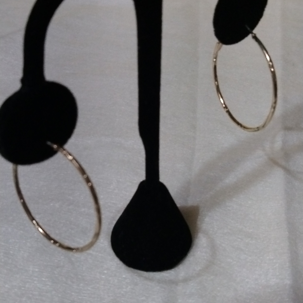 Gold tone hoop earrings pierced NWT textured 3.5cm (sku 185)